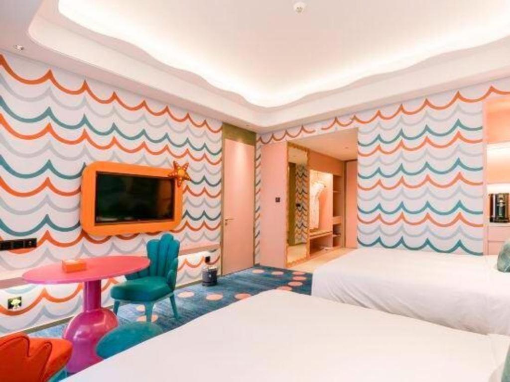 Dolphin Bay Hotel Кунмин Екстериор снимка